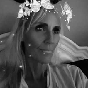 Meet your Posher, Adrianne